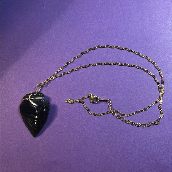 Elegant Black arrowhead Necklace - Picture 1 of 2